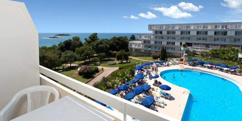 xxxxx_0001_hotel-delfin-plava-laguna-classic-room-with-balcony-sea-side